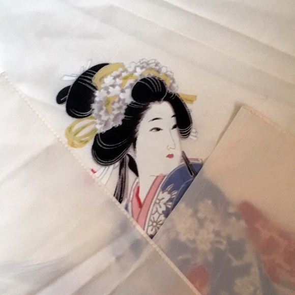 Geisha Scarf with multicolored image of geisha - Picture 2 of 4